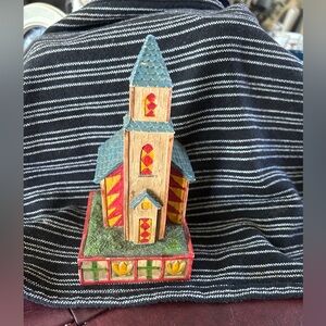 Looks like a reproduction of Jim Shore but without any markings